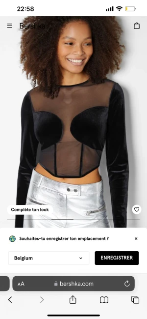 Fin topp - Säljer denna jätte fina tröjan i storlek s, helt oanvänd med prislappen kvar! Jättefin att ha till exempel på middag eller om man ska klä upp sig lite. Säljer för 150kr + frakt😋