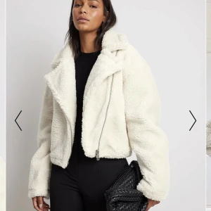 Nakd jacka - Köpt för cirka i månad sen för 699 kr. Passar Xs-S