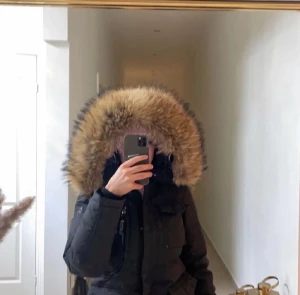 Hollies Livingo  - Säljer en Hollies Livingo jacka för 2000kr  i storlek 36. Jackan är i helt fint skick (inga slitningar) den är köpt för 4500 kr och har varit till användning i 3 år. Hör av er för intresse! 