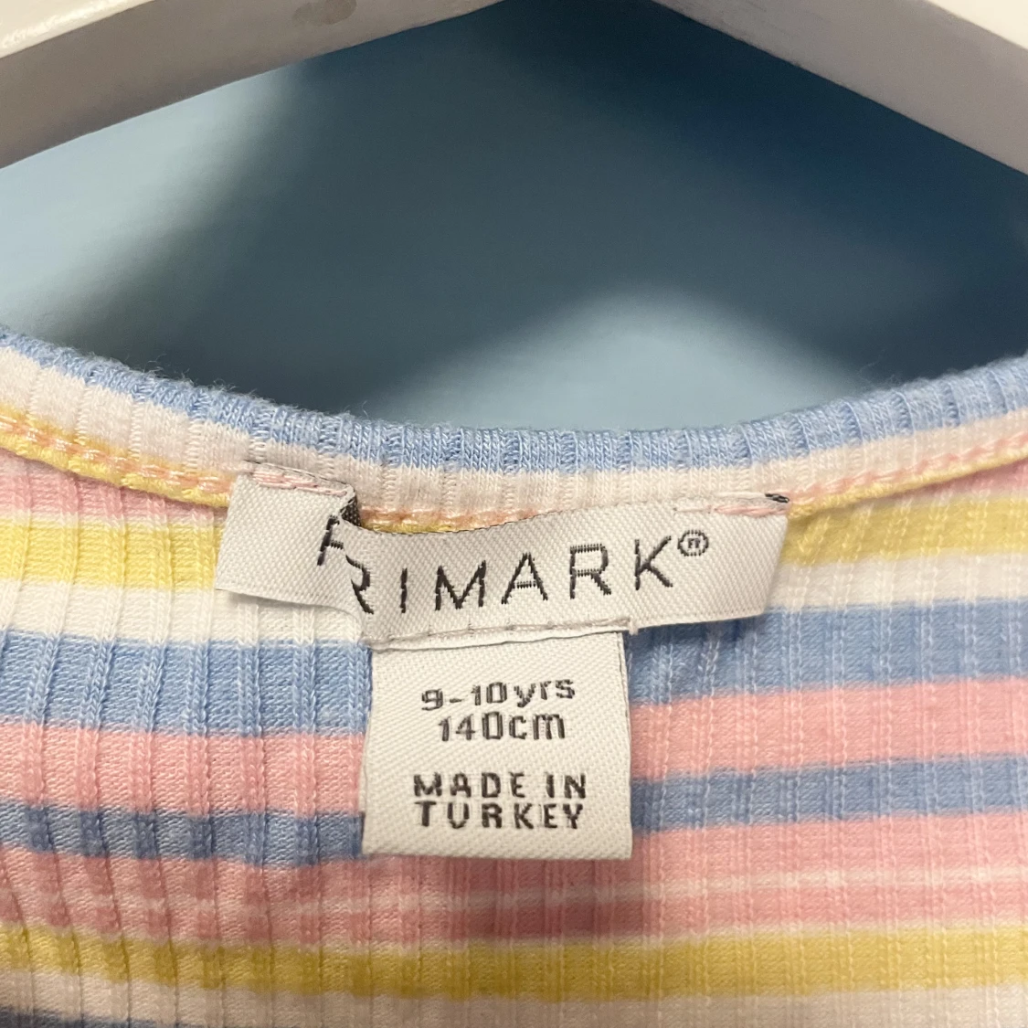 Färgglad tröja från primark  - 90