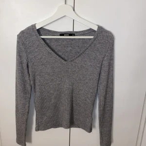 Bik Bok tröja strl xs - Grå ribbad tröja i bra skick!