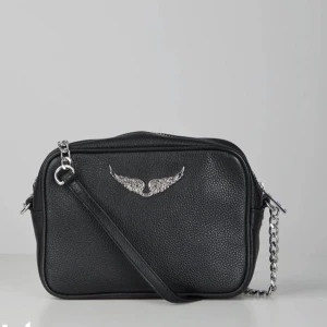 Zadig väska - Snygg Zadig boxy vöska. Nypris 2300 säljer för 900☺️inga defekter vad jag vet, använd men bra skick! Råkade slänga kvittot men dustbag finns kvar ❤️