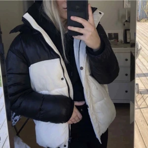 Nakd jacka - Slutsåld nakd jacka i strl 34 (passar xs-m) Använd två ggr, nyskick!💕Nypris 999kr