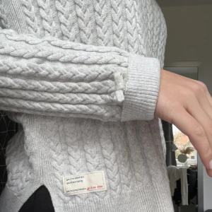 Odd Molly stickad tröja - Stickad tröja från Odd Molly, storlek 1 (small). Bra skick, nypris ca 1000kr, 100% bomull