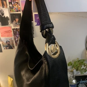 Väska  - svart Michael kors väska, 500kr exclusive frakt! 
