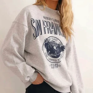 Sweatshirt från Chiquelle  - Säljer nu denna snygga sweatshirt från Chiquelle. I superbra skick och knappt använd💝nypris 399