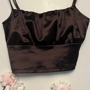 Kort topp - Aldrig använd! Säljer pågrund av att jag inte får användning av den Köpt för 150