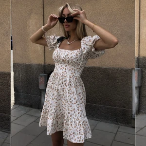 Oanvänd klänning itsmay - Oanvänd super fin klänning från itsmay. Skickade inte tillbaka i tid därför är den helt oanvänd. Kolla gärna mina andra klänningar också som jag säljer. Storlek L men mer som en M. Frakt tillkommer. SLUTSÅLD PÅ HEMSIDAN