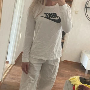 Nike topp - Långärmad Nike topp. Storlek S. Använd någon enstaka gång.