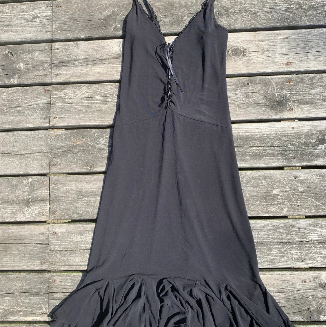 Snygg tajt svart klänning - 91