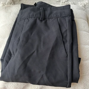 Kostymbyxor  - Bootcut kostymbyxor från bikbok i storlek 36. Passar 34. I fint skick men har använt dom en del. Hör av er vid frågor 🫶🏼💗