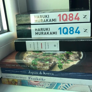 Book lover? - OBS! bara Lagböcker är kvar. Säljs för 60kr separat eller 120 alltsammans. 