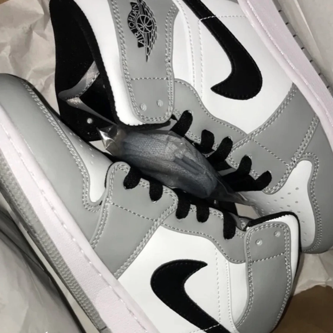 Air Jordan 1 Mid Light Grey - 90