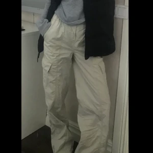 Lågmidjade cargos - Så sköna och snygga! Passar någon kortare mest 