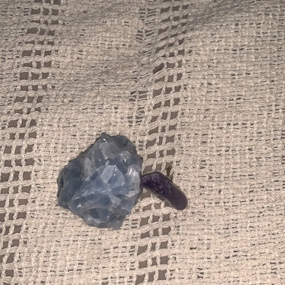 En ljus blå kristall vet inte så mycket om vad de heter. Övrigt.