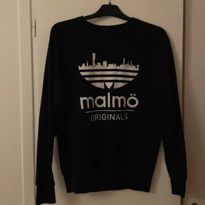 Malmö originals - Marinblå supporter tröja i storlek XS men är som en M