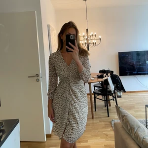 Klänning Vero Moda - Klänning Mero Moda  Storlek M