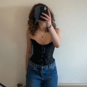 Korsett - Svart korsett som jag köpt men inte använt, superfin och i fint skick. Inga defekter alls