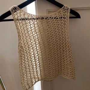 Virkat linne - snyggt virkat linne att ha över en bikini eller som väst! 