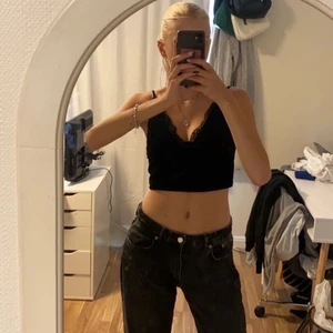 svart linne med spets  - svart fint linne med spets i storlek S🖤 från new yorker och i nyskick