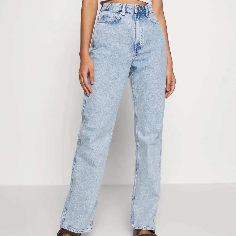 Helt nya / oanvända jeans från Weekday (Modell: Rowe). Jeans & Byxor.