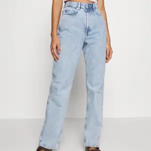 Helt nya / oanvända jeans från Weekday (Modell: Rowe)