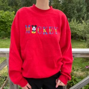 Mussepigg oversized sweater  - Oversized varm collegetröja med Mussepigg motiv❣️ Tjockt material