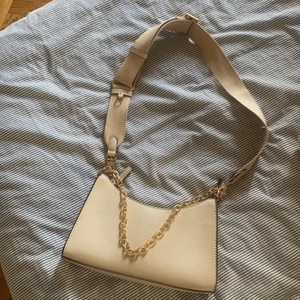 Väska - Ny väska, aldrig kommit till användning