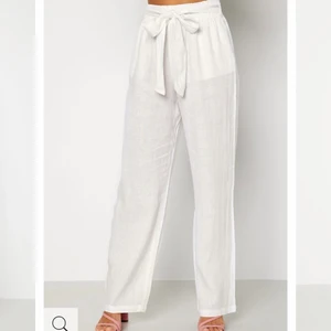 Linnényxor - Linnényxor från bubbleroom i storlek 36, aldrig använda, endast testade men är försmå för mig! Dem är i färgen vit, super sköna förövrigt!