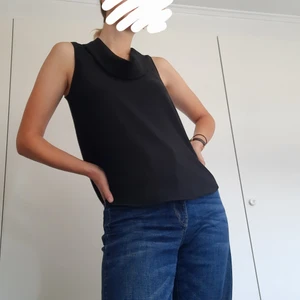 Zara blus - Svart blus från Zara i gott skick, endast använd ett fåtal gånger.  Storlek: Xs