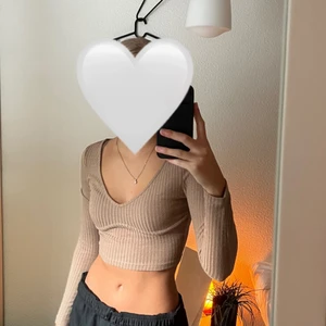 långärmad topp - från shein, beige/brun. Pris går att diskutera och frakt står köparen för!