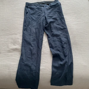 Blå linnebyxor - Blå linnebyxor, avslappnad passform, storlek 50. Skick enligt bilder