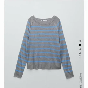 Randig tröja från Zara  - Säljer denna randiga tröjan från zara som är i väldigt bra skick! Passar xs/s 💟💟