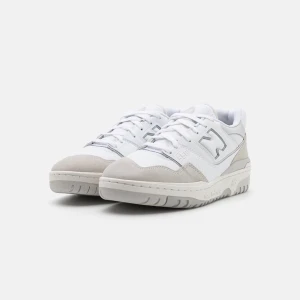 Helt Nya New Balance 550 - New Balance 550 storlek 42.5 säljs pga för små för mig. Skorna är slutsålda i princip överallt och säljs till högtsbjudande. Kan fraktas eller mötas upp! Tveka inte på att höra av er vid intresse.