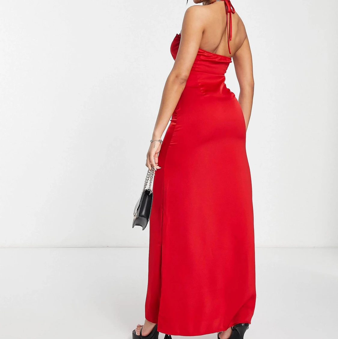 Röd klänning från NaaNaa i stl. 36 - 90