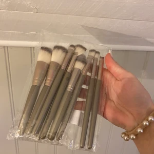 Helt nya sminkborstar  - Säljer på grund utav att jag köpte fel färg på dom. Dom är oöppnade alltså helt nya 