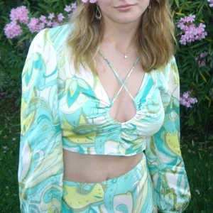 ZARA blus - Jättefin men kommer inte till användning. Använd ett fåtal gånger, så i gott skick. Stl M. 