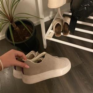 Eytys - Säljer mina gråa eytys i storlek 38, super fint skick då dem är använda Max 2 gånger!💗💗