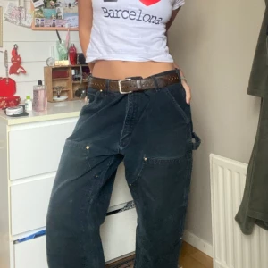 double knee carhartt jeans - Ett par svarta double knee carhartt jeans! As snygga men förstora i midjan för mig