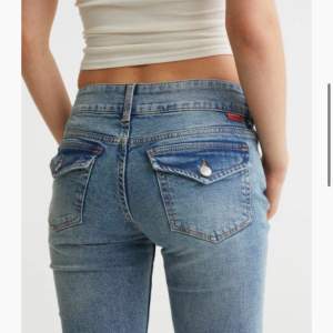 Säljer mina underbara Low waist jeans köpte förra veckan som jag tyvärr inte tyckte om💖💖 som oandvända !!slutsålda, passar 36 också