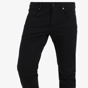 Gstar - Säljer ett par svarta G-star jeans som jag inte använder mer. Skicket är 9/10 hittar inga hål eller något.   Storleken är W28 L30  Nypris är 899kr Mitt pris 650kr Priset kan diskuteras 