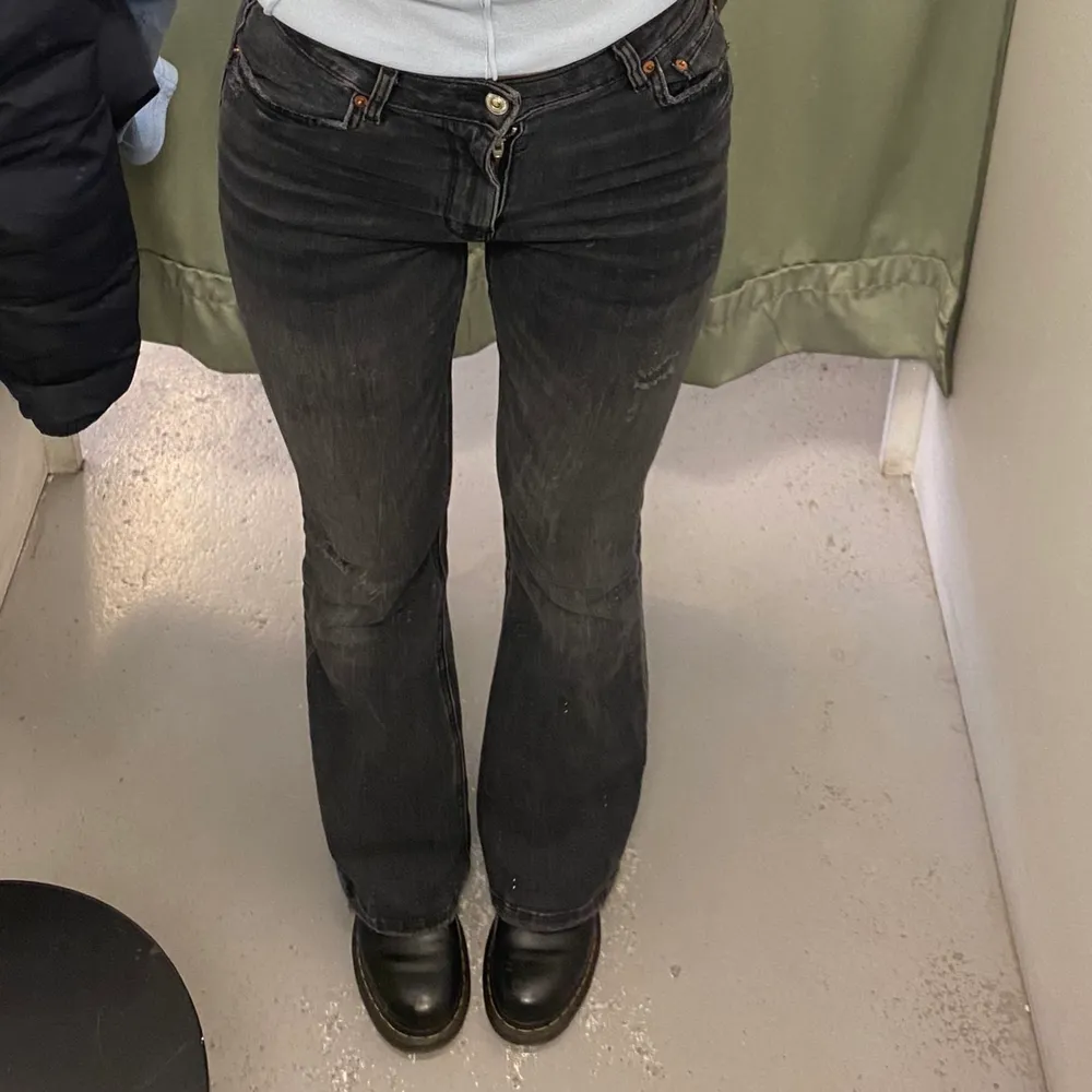 Zara jeans, fint skick! Kom med bud🤍. Jeans & Byxor.