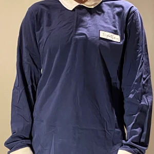 Björn Borg tröja  - Extremt bekväm långärmad skjorta från Björn Borg. Ny skick och knappt använd.  