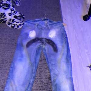 Ett par DIY baby milo x evisu jeans i helt okej skick 