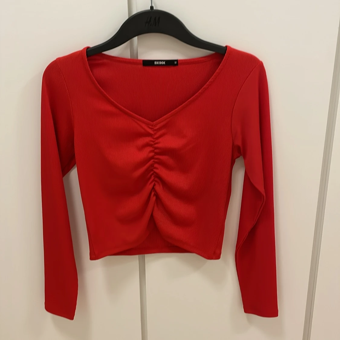 Röd topp från BikBok