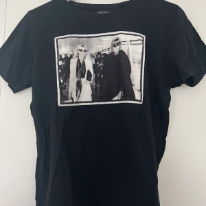Limitato t-shirt - Snygg tröja från Limitato som ej används längre. Nypris ligger runt 1200kr har jag för mig
