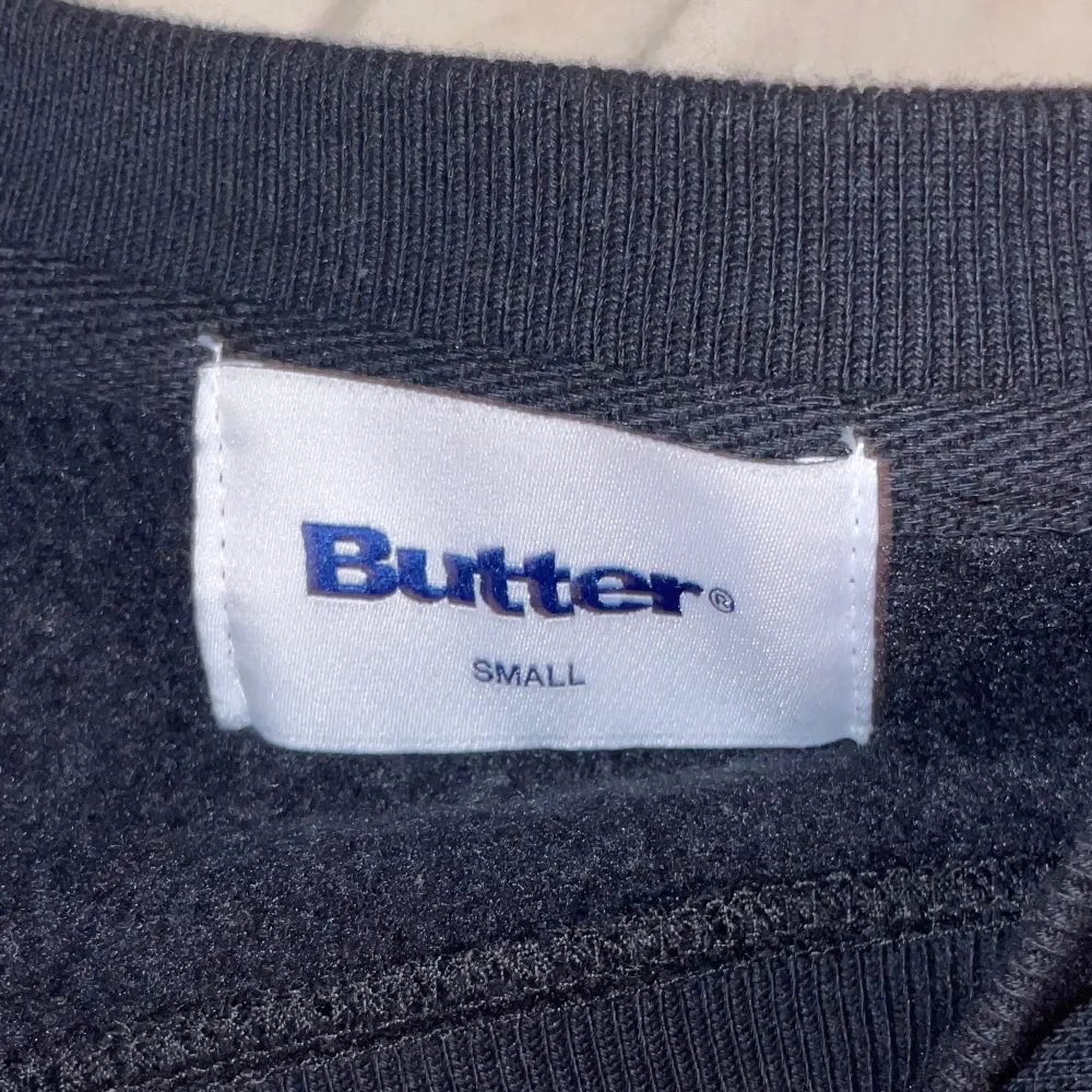 Sweatshirt från butter goods nästan oanvänd . Hoodies.