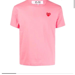Cdg - Comme des garçons play t-shirt  Helt ny aldrig använd 