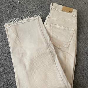 Raka/vida jeans från Lager 157 i storlek xs