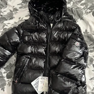 Monclear jacka äkta använd 1 år - Moncler jacka äkta 